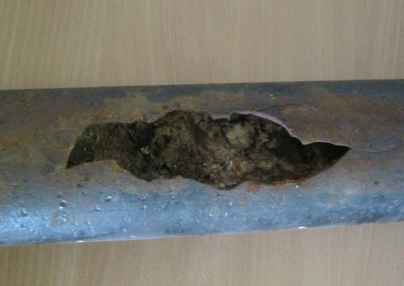 Rohrbruch am Abwasserrohr